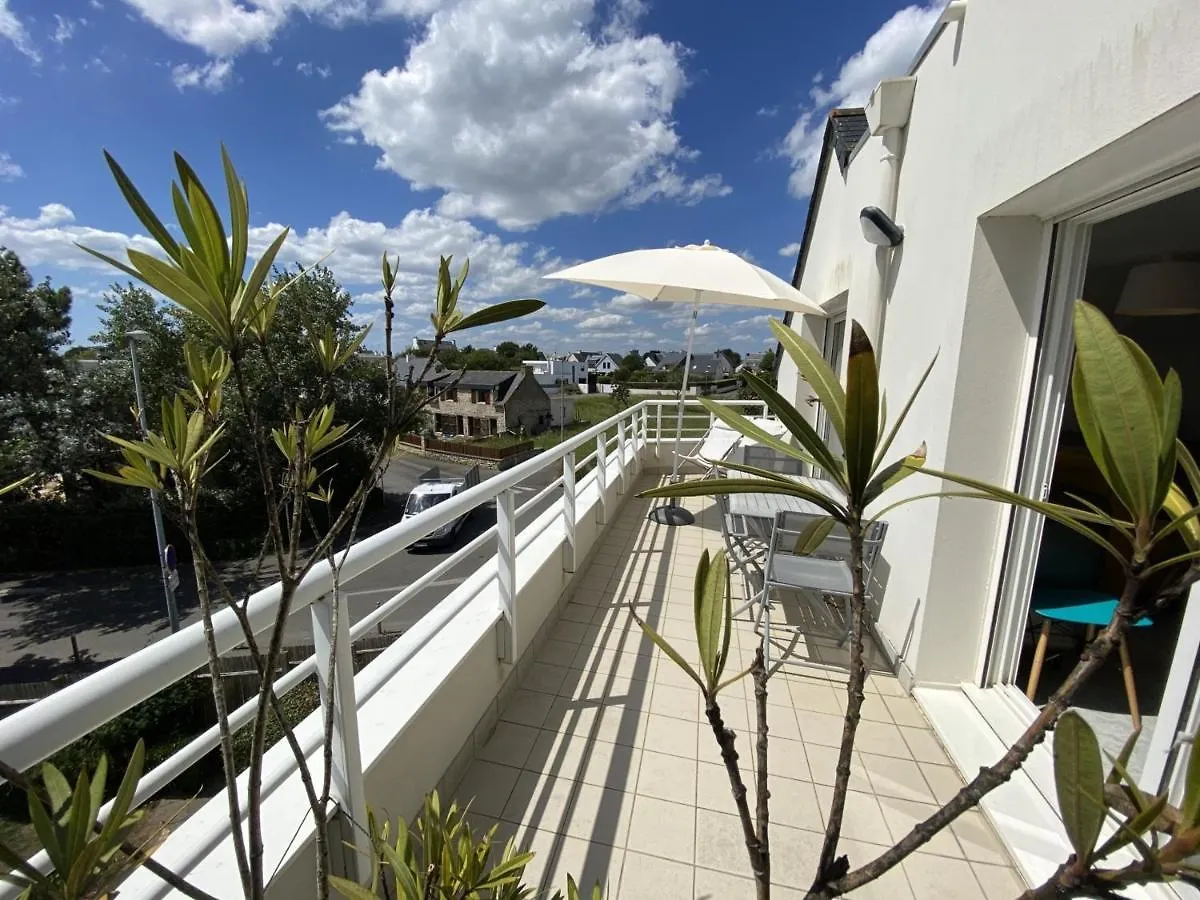 Apartment Larmor-Plage : Appartement T3 Avec Terrasse Et Garage - Fr-1-349-155 France