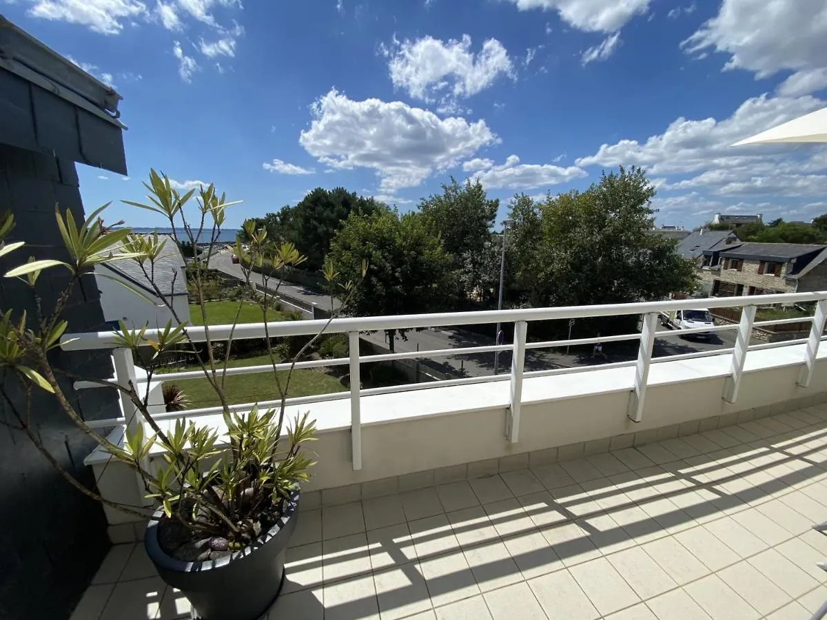 Larmor-Plage : Appartement T3 Avec Terrasse Et Garage - Fr-1-349-155 France
